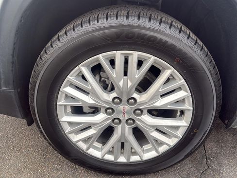 Used 2024 GMC Acadia Elevation image 10