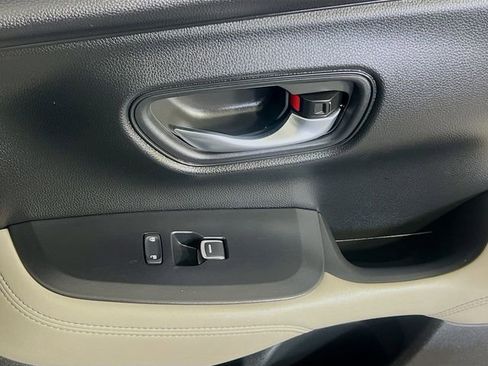 Used 2025 Honda HR-V EX-L image 32