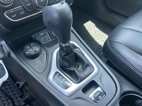 Used 2014 Jeep Cherokee Trailhawk w/ Leather Interior Group AWD/4WD image 18