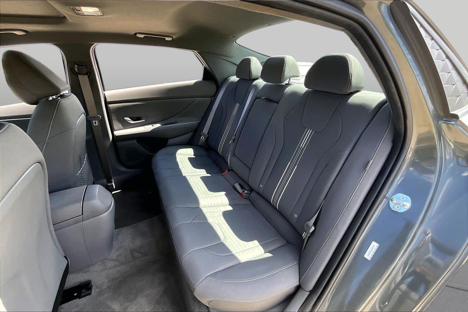 Certified 2025 Hyundai Elantra SEL FWD image 21