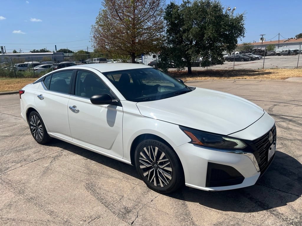 Used 2024 Nissan Altima 2.5 SV FWD image 22
