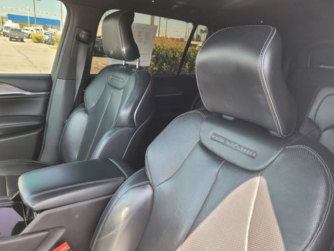 Used 2022 Jeep Grand Cherokee L Overland w/ Luxury Tech Group IV AWD/4WD image 17