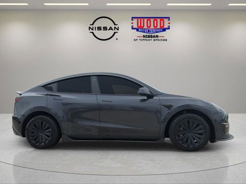 Used 2025 Tesla Model Y Long Range AWD/4WD image 2