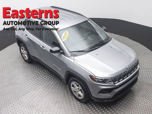 Used 2024 Jeep Compass Latitude AWD/4WD image 3
