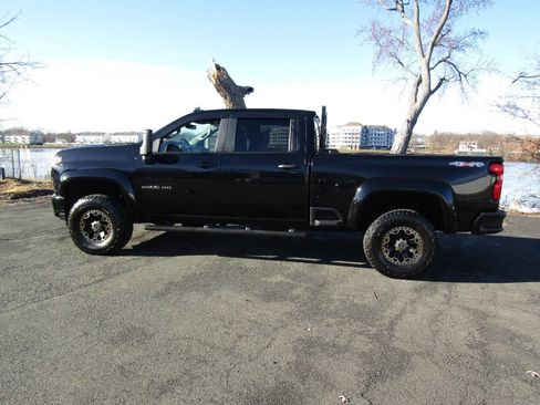 Used 2021 Chevrolet Silverado 2500 Custom w/ Custom Value Package image 4