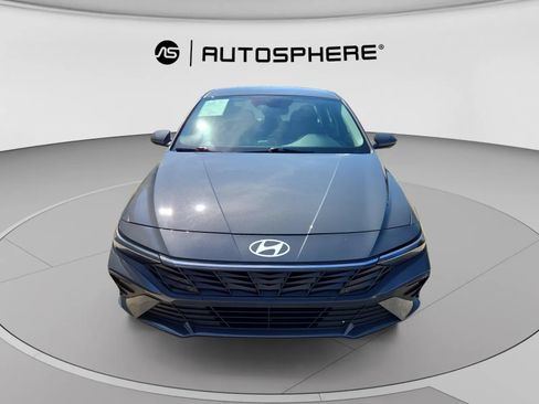 Used 2024 Hyundai Elantra SE FWD image 2