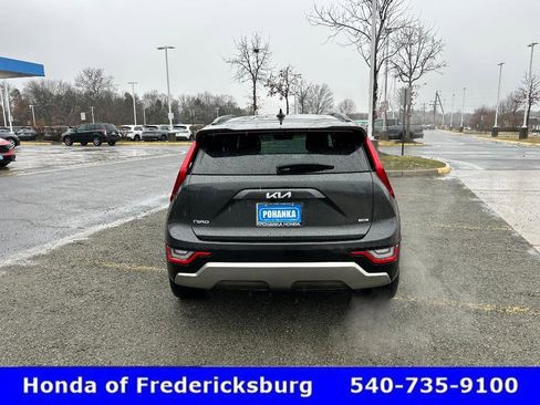 Used 2023 Kia Niro SX Touring image 5