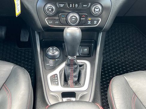 Used 2015 Jeep Cherokee Trailhawk w/ Leather Interior Group AWD/4WD image 15