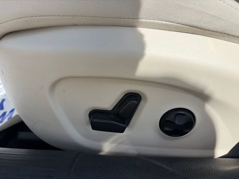 Used 2015 Chrysler 200 Limited w/ Convenience Group FWD image 43