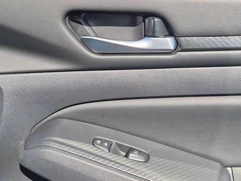 Used 2025 Nissan Altima 2.5 SV FWD image 33