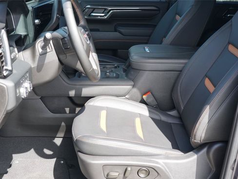 Used 2024 GMC Sierra 2500 AT4 w/ AT4 Premium Plus Package AWD/4WD image 10