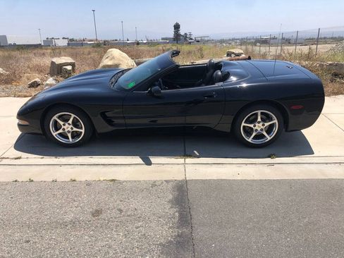 Used 1999 Chevrolet Corvette Convertible RWD image 12