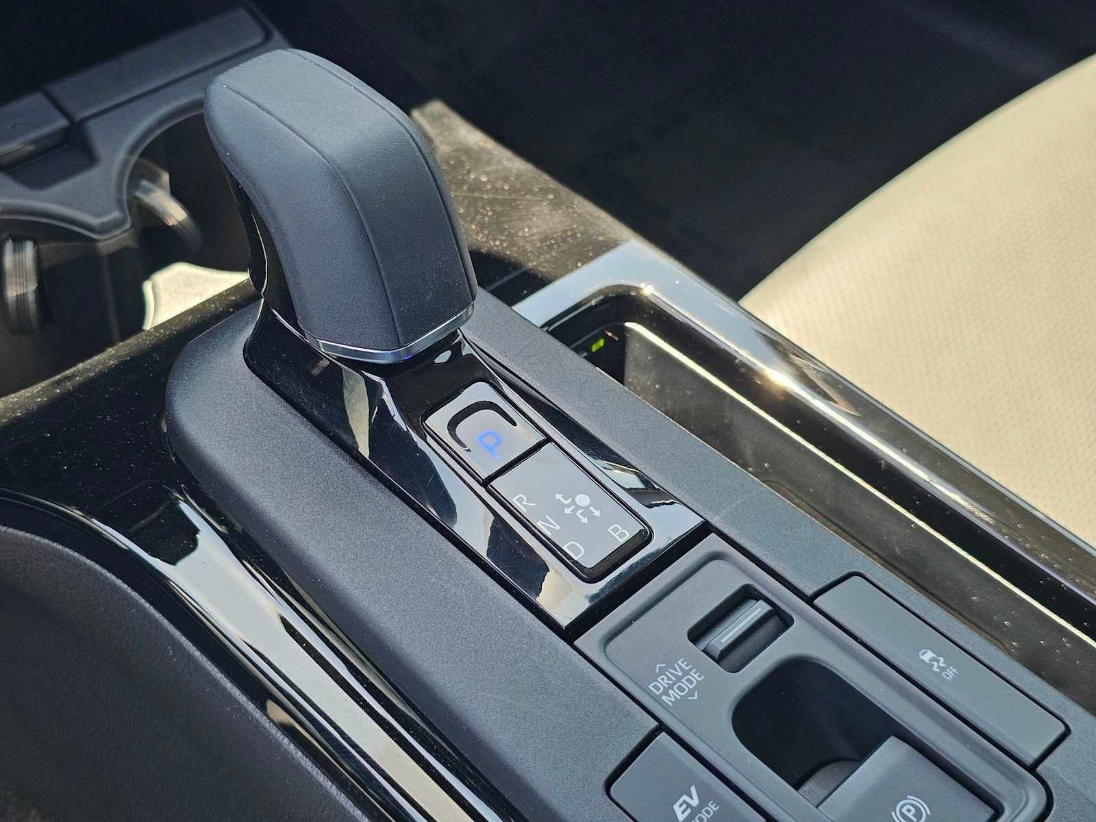 Certified 2026 Toyota Prius XLE FWD image 31