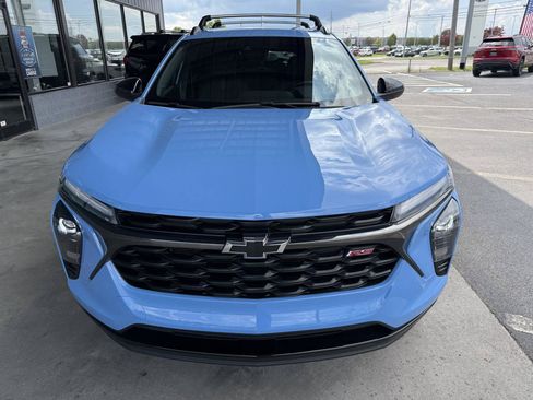 Used 2024 Chevrolet Trax RS w/ Sunroof Package FWD image 2