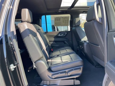 Used 2023 Chevrolet Suburban Z71 w/ Luxury Package image 33