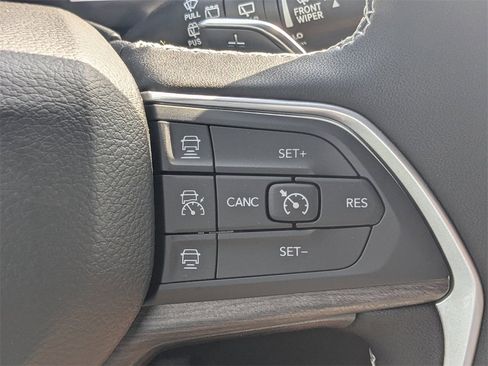 New 2025 Jeep Grand Cherokee Limited w/ Black Appearance Package image 28