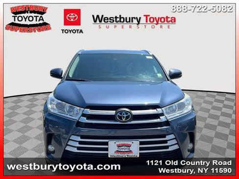 Used 2017 Toyota Highlander XLE AWD/4WD image 3