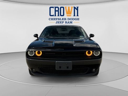 Used 2018 Dodge Challenger SXT w/ Blacktop Package RWD image 8