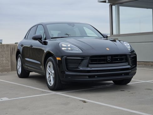 Certified 2026 Porsche Macan AWD/4WD image 10