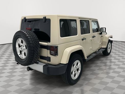 Used 2011 Jeep Wrangler Unlimited Sahara w/ Connectivity Group AWD/4WD image 5