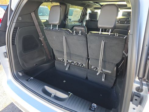 New 2026 Chrysler Pacifica Limited w/ Uconnect Theater Family Group image 34