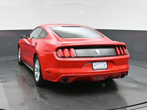 Used 2017 Ford Mustang Coupe image 5