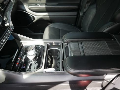 Used 2022 Jeep Wagoneer Series III w/ Premium Group I AWD/4WD image 26