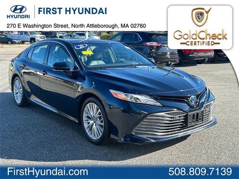 Used 2020 Toyota Camry XLE image 1