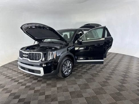 Certified 2025 Kia Telluride LX FWD image 12