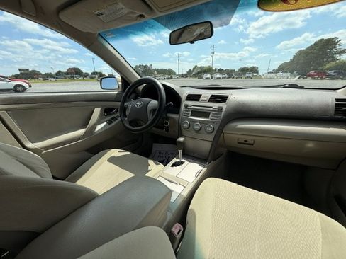 Used 2010 Toyota Camry SE FWD image 11