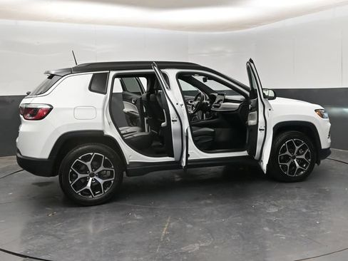 Used 2025 Jeep Compass Limited AWD/4WD image 28