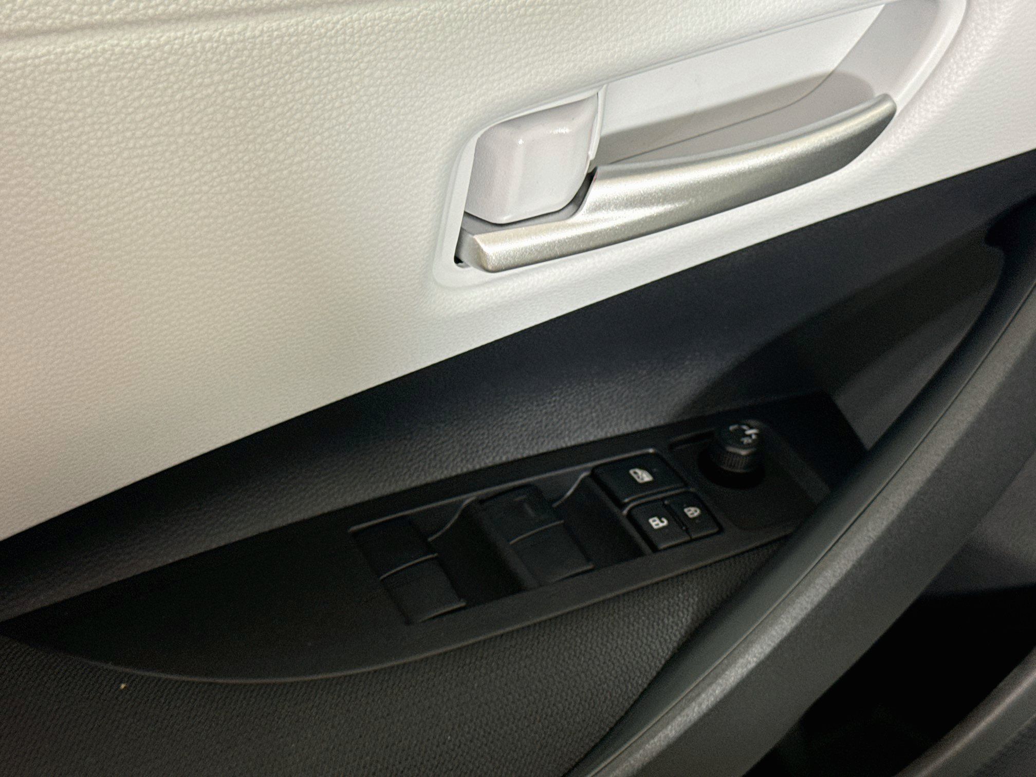 New 2026 Toyota Corolla SE FWD image 17