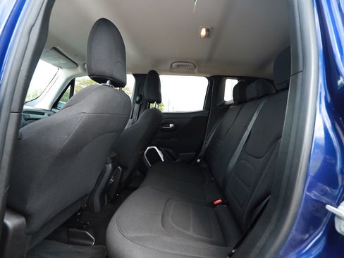 Used 2018 Jeep Renegade Latitude FWD image 22