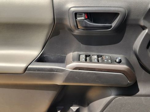 Used 2022 Toyota Tacoma SR5 RWD image 16