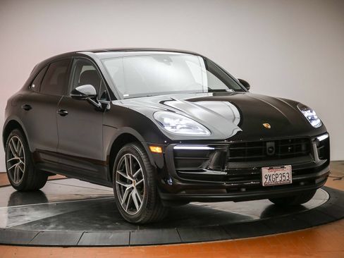 Certified 2026 Porsche Macan AWD/4WD image 9