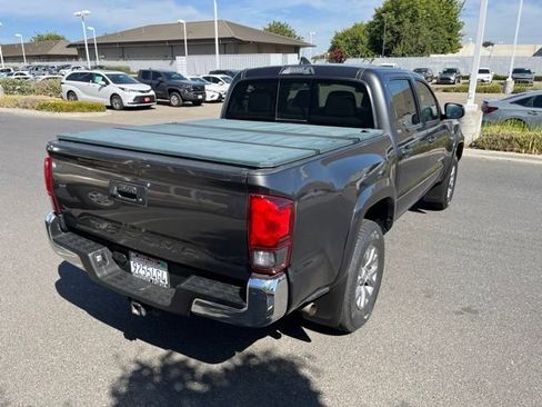 Used 2018 Toyota Tacoma SR5 RWD image 4