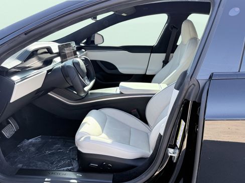 Used 2023 Tesla Model S Plaid image 12