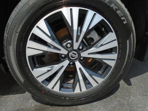 Used 2021 Nissan Rogue SV image 17