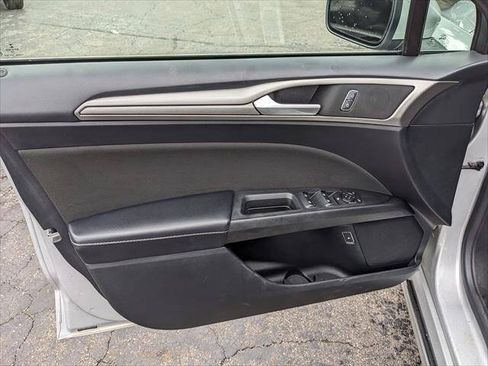 Used 2019 Ford Fusion SE FWD image 10