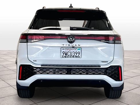 Certified 2026 Volkswagen Tiguan SE R-Line AWD/4WD image 8