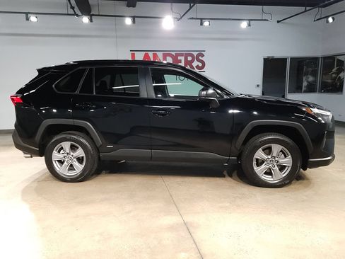 Used 2023 Toyota RAV4 LE AWD/4WD image 8