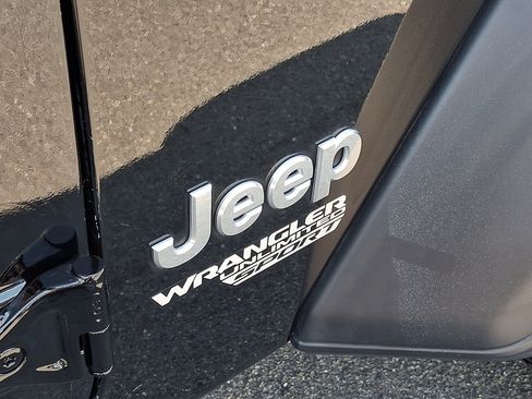 Used 2019 Jeep Wrangler Unlimited Sport S AWD/4WD image 16