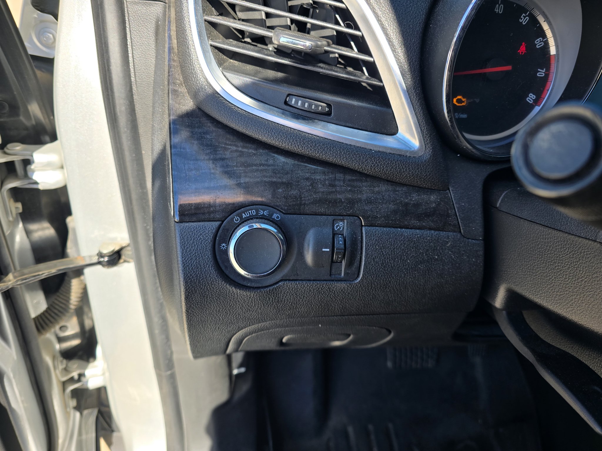 Used 2015 Buick Encore FWD image 18