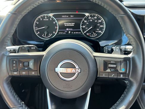 Used 2025 Nissan Pathfinder SV image 29