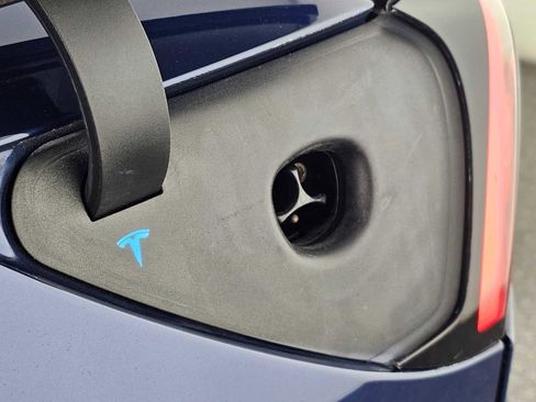 Used 2018 Tesla Model 3 Long Range image 15