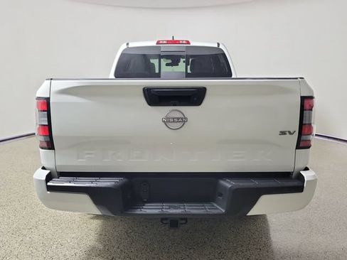 Used 2024 Nissan Frontier SV RWD image 6