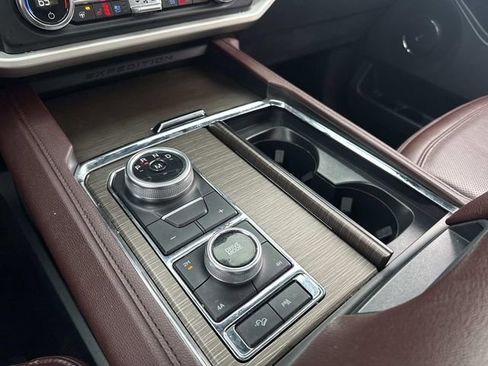 Used 2023 Ford Expedition Limited image 33