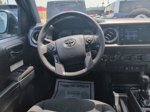 Used 2019 Toyota Tacoma TRD Off-Road AWD/4WD image 13
