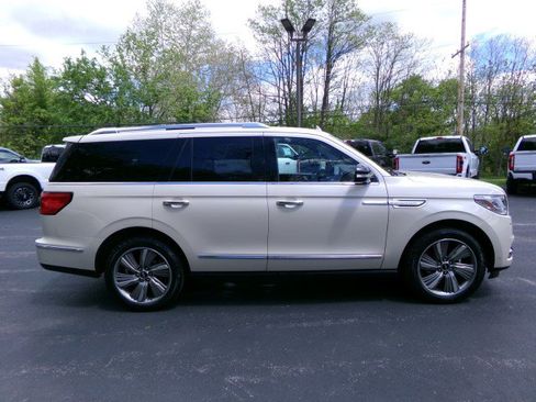Used 2018 Lincoln Navigator Reserve w/ Technology Package AWD/4WD image 10