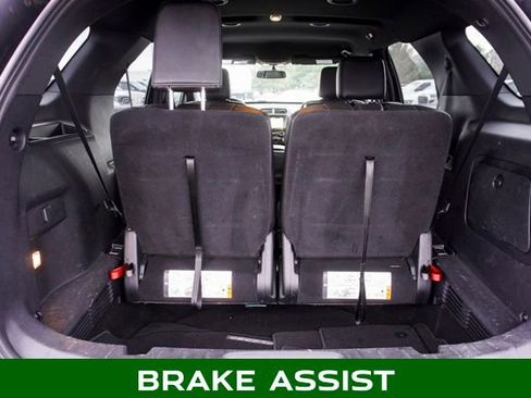 Used 2018 Ford Explorer XLT w/ XLT Appearance Package image 6